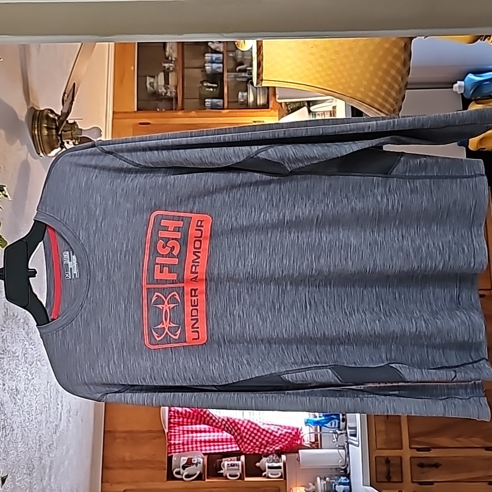 Mens Underarmour Top